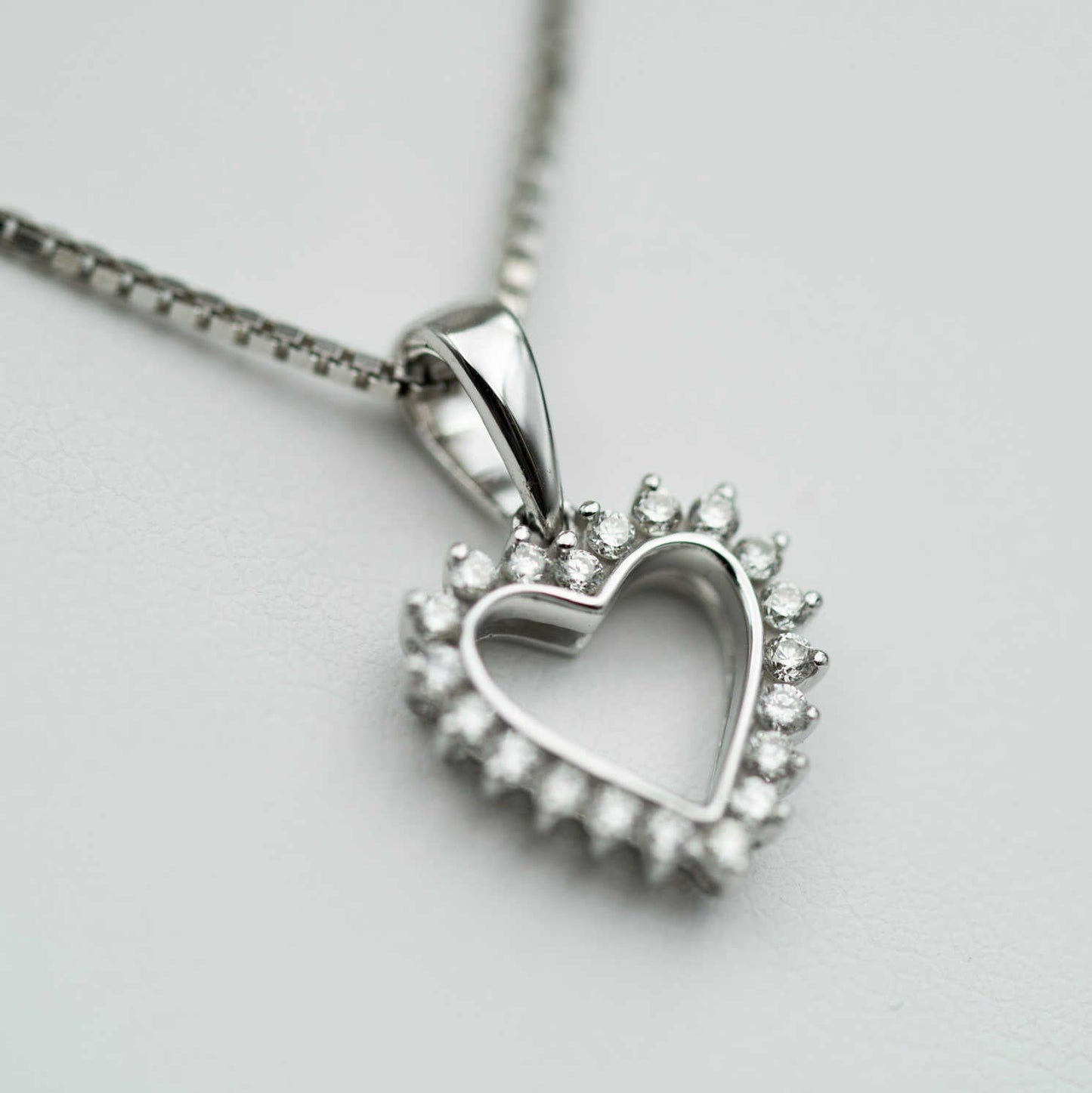 ANHENG I GULL MED DIAMANT 0,24 CT WSI 1615937 - 24 - Bjerveur.noANHENG I GULL MED DIAMANT 0,24 CT WSI 1615937 - 24