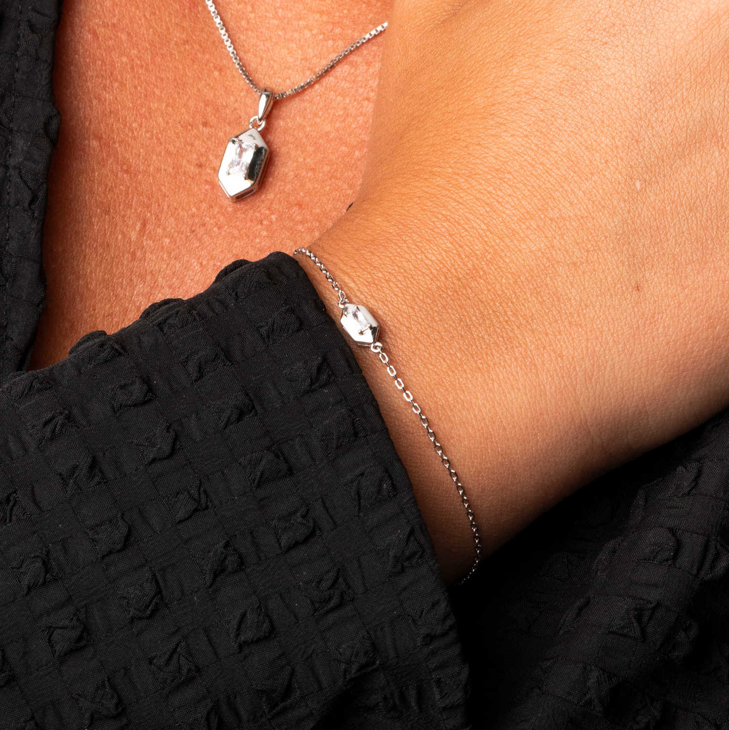 ARMBÅND I SØLV MED ZIRKONIA 991653 - Bjerveur.noARMBÅND I SØLV MED ZIRKONIA 991653