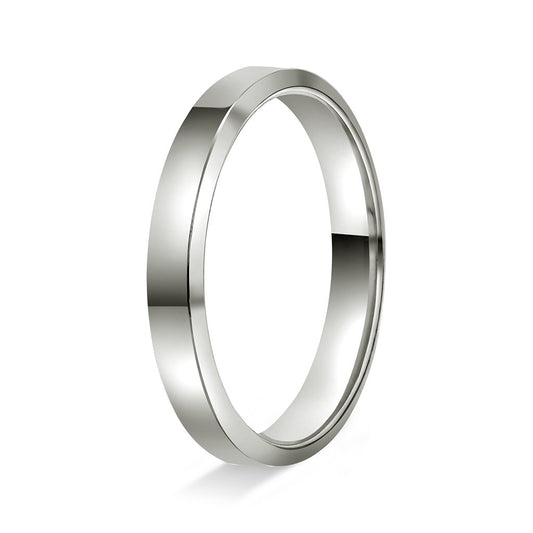 Ring i hvitt gull 14 karat, flat med skråkant 3 mm
