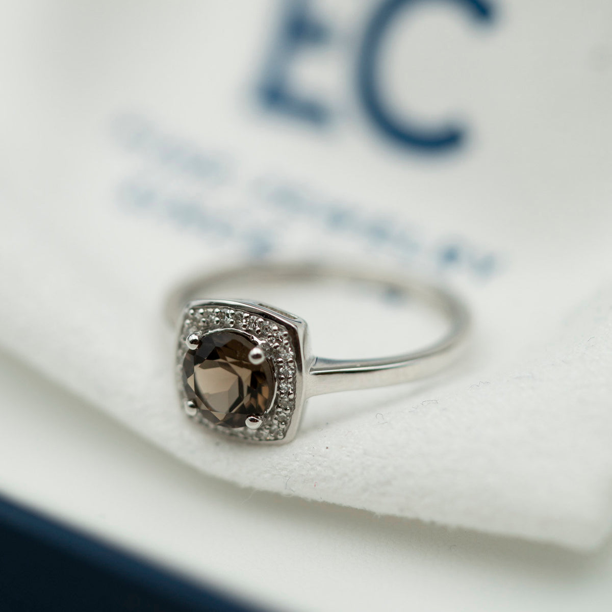 Ring i hvitt gull med diamant og røykkvarts, bilde 2 av 4