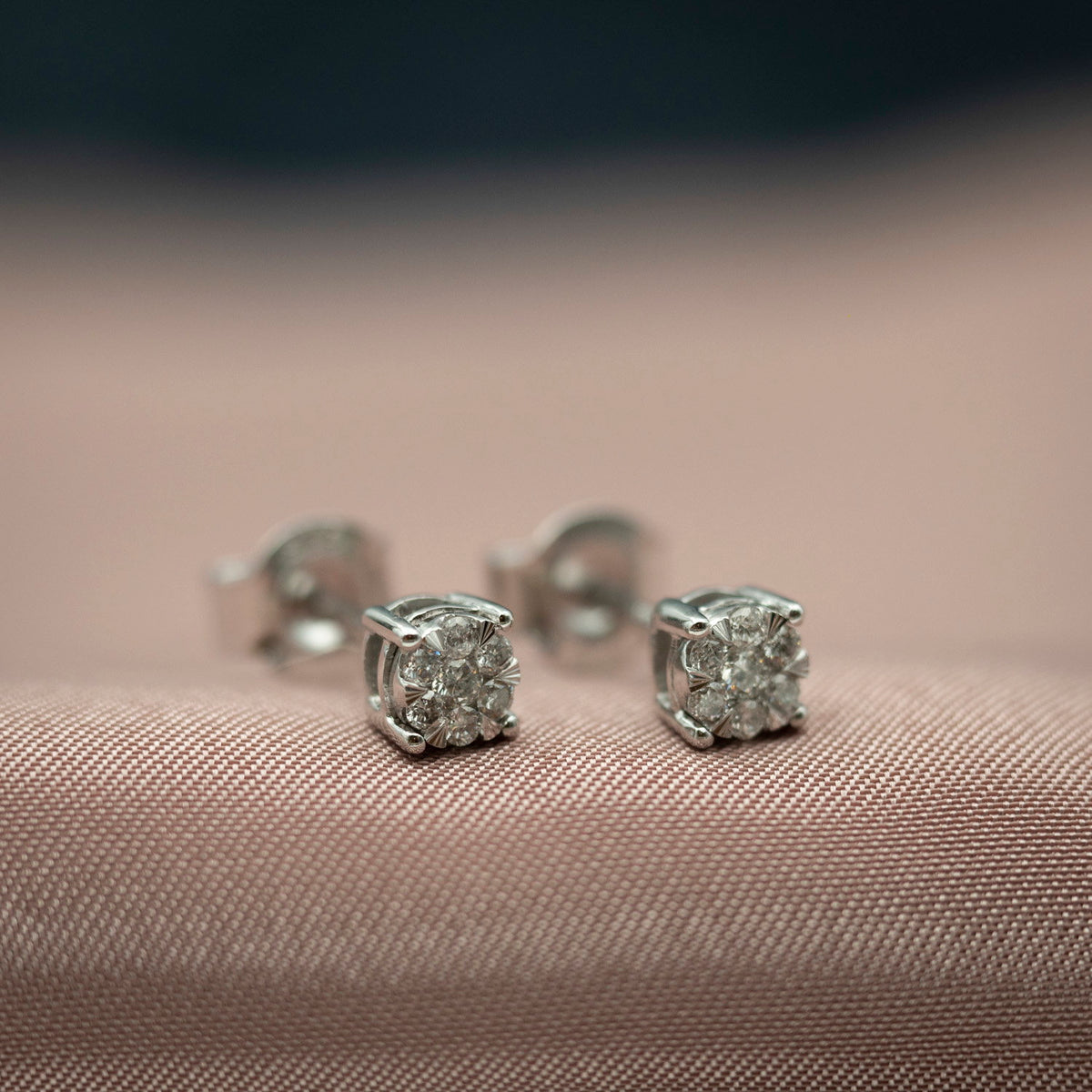 Øredobber i hvitt gull med diamant 4 mm, bilde 3 av 4