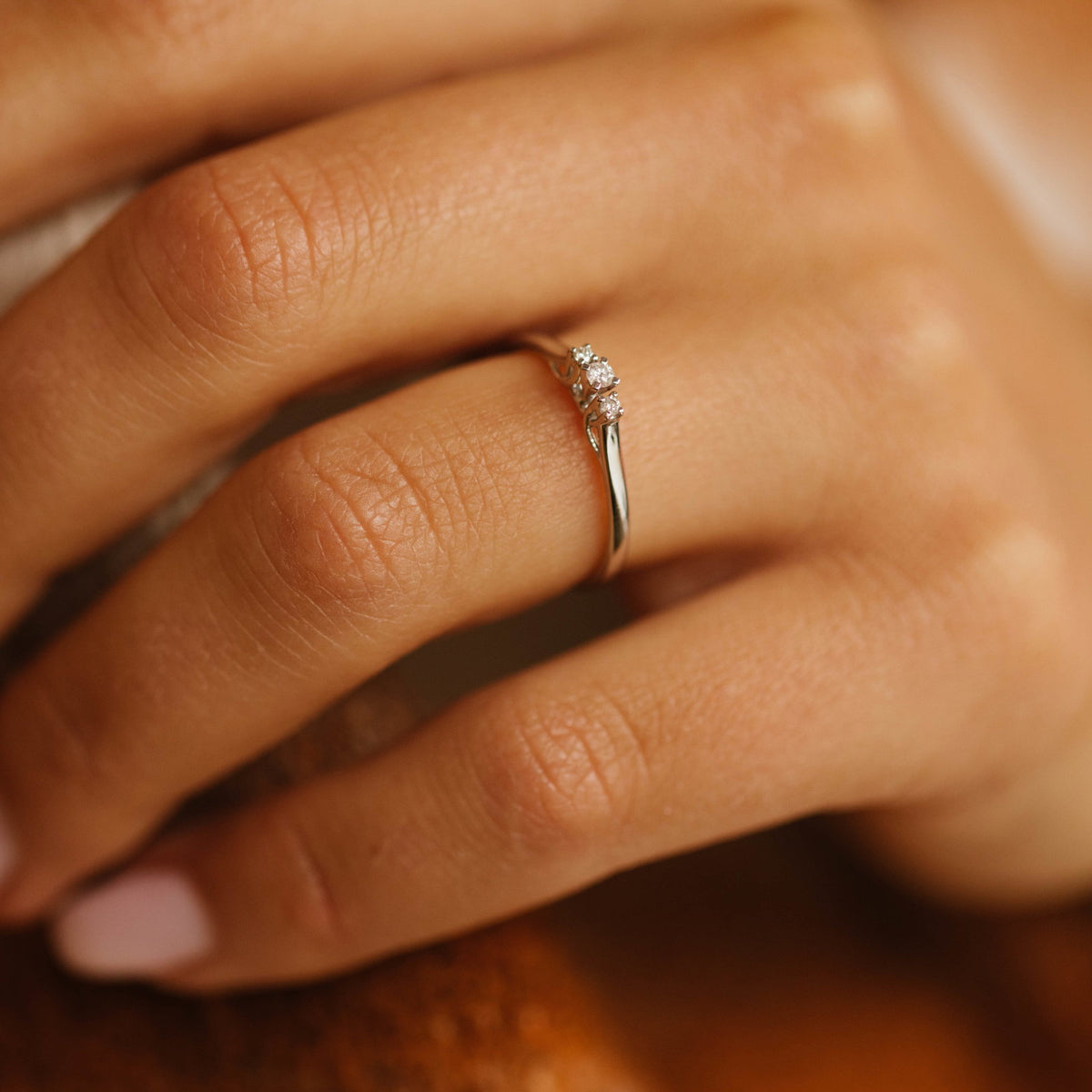 Emma ring i 14 karat hvitt gull med diamanter 2,6 mm, bilde 2 av 4