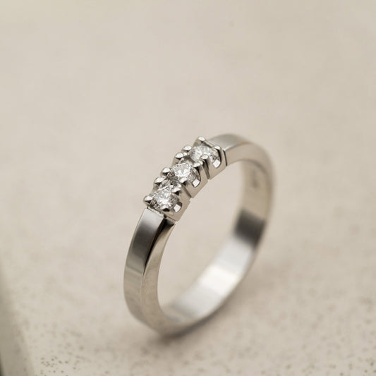 Sigma ring i 14 karat hvitt gull med diamant 0,21 ct, bilde 2 av 3