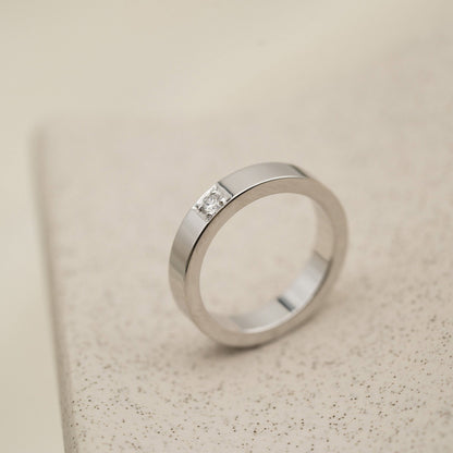 Delta ring i 14 karat hvitt gull med diamant 0,05 ct, bilde 2 av 3
