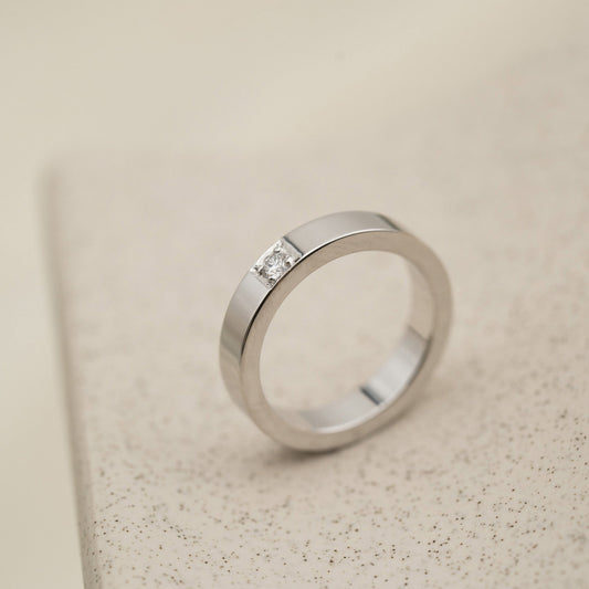 Delta ring i 14 karat hvitt gull med diamant 0,05 ct, bilde 2 av 3