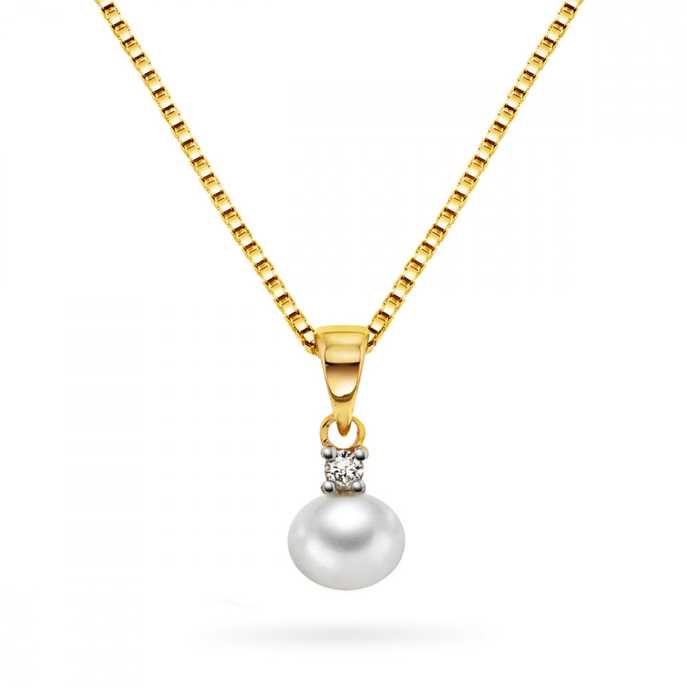 Anheng i gult gull med perle og diamant 0,02 ct