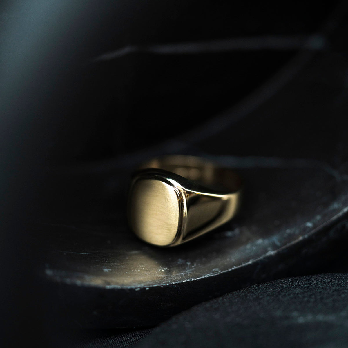 Ring i 14 karat gult gull med plate 10 x 12 mm, bilde 3 av 4