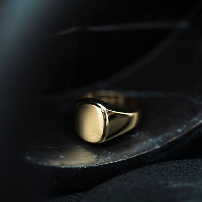 Ring i 14 karat gult gull med plate 10 x 12 mm, bilde 3 av 4