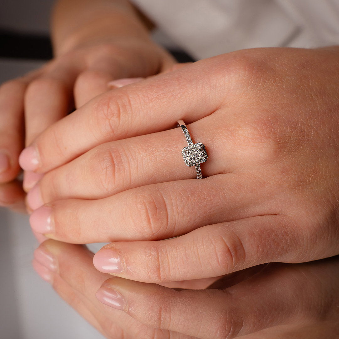 Ring i 585 hvitt gull med 37 diamanter 0,33 ct, bilde 2 av 4
