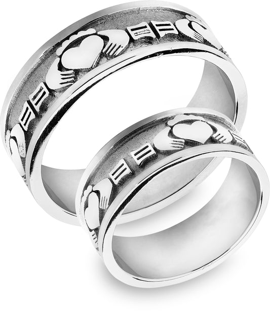 Ring i 585 hvitt gull med hjerte, hender og krone, 7,5 mm