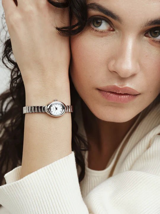 Belle Oval Petite Sølvfarget / Hvit 18x26 SKU | MB1417 - Bjerveur.noBelle Oval Petite Sølvfarget / Hvit 18x26 SKU | MB1417