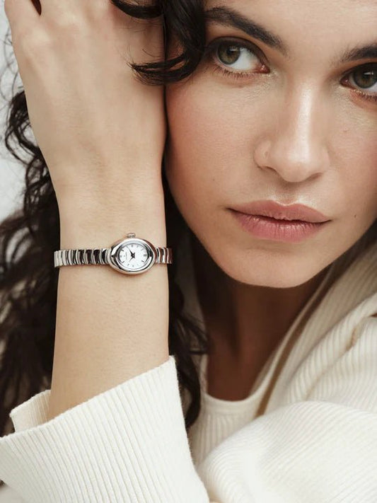 Belle Oval Petite Sølvfarget / Hvit 18x26 SKU | MB1417 - Bjerveur.noBelle Oval Petite Sølvfarget / Hvit 18x26 SKU | MB1417