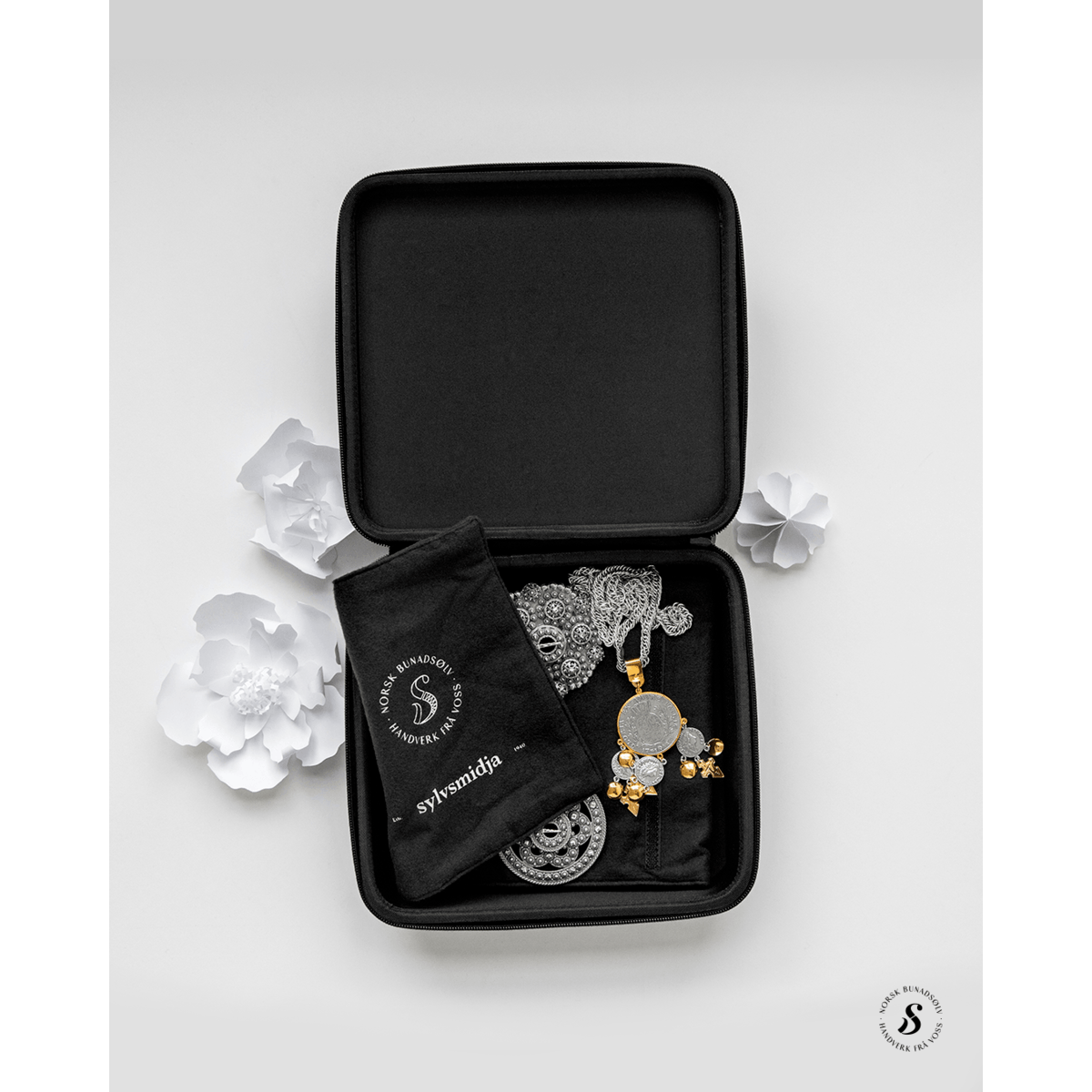 Bunadsølv skrin med gravering, lite skilt 555123 - Bjerveur.noBunadsølv skrin med gravering, lite skilt 555123