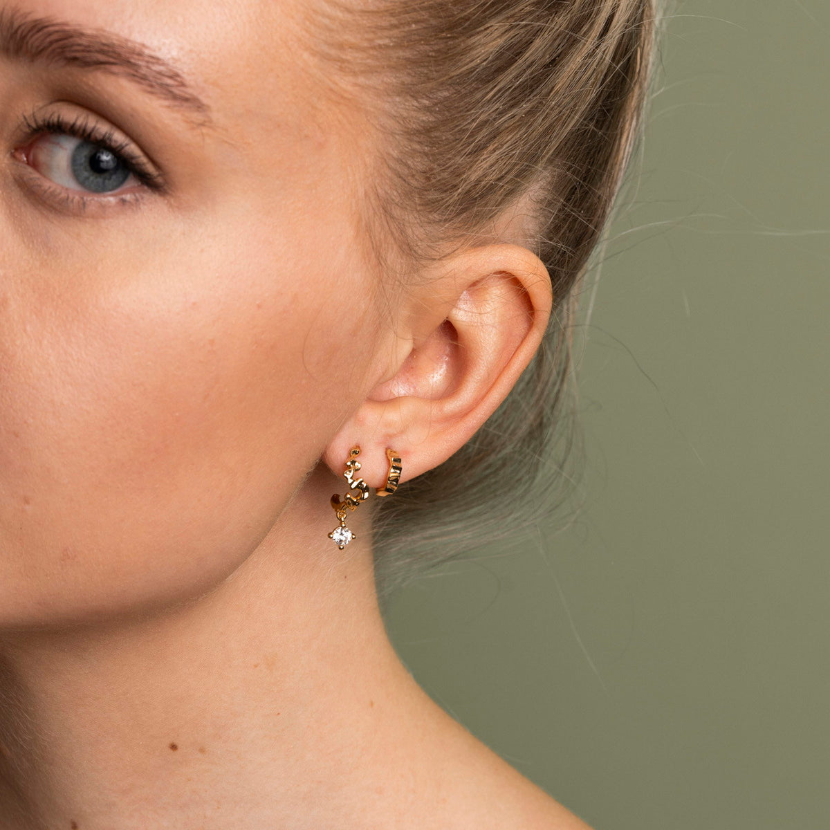 Shapes Sparkle øredobber i forgylt 925 sølv med zirkonia, bilde 2 av 4