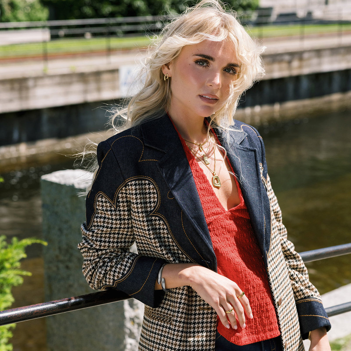 Frida Leonore armring i stål, Rise Open 9 mm bred, bilde 5 av 5