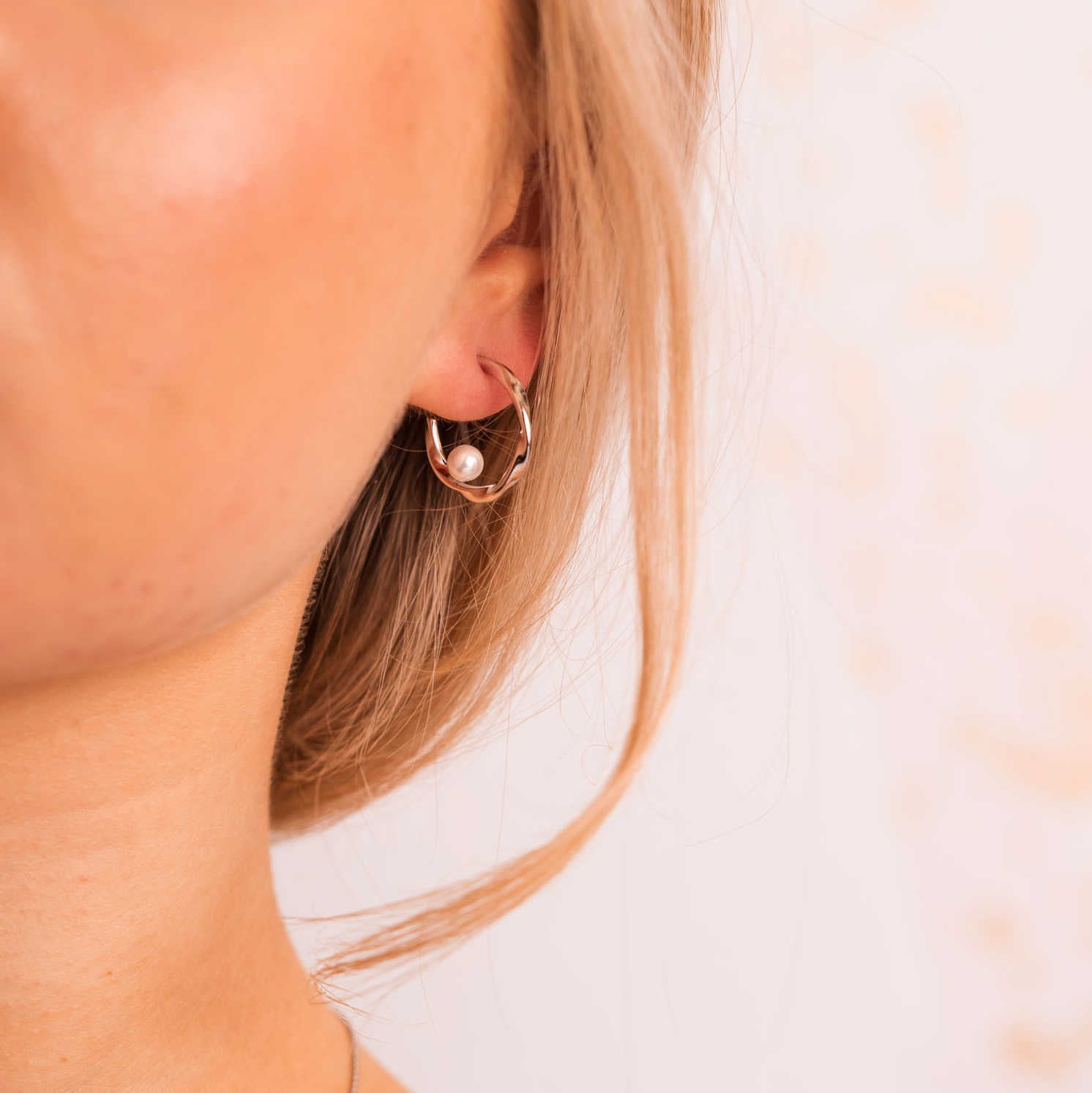 Capri øredobber i sølv med perle 992236 - Bjerveur.noCapri øredobber i sølv med perle 992236