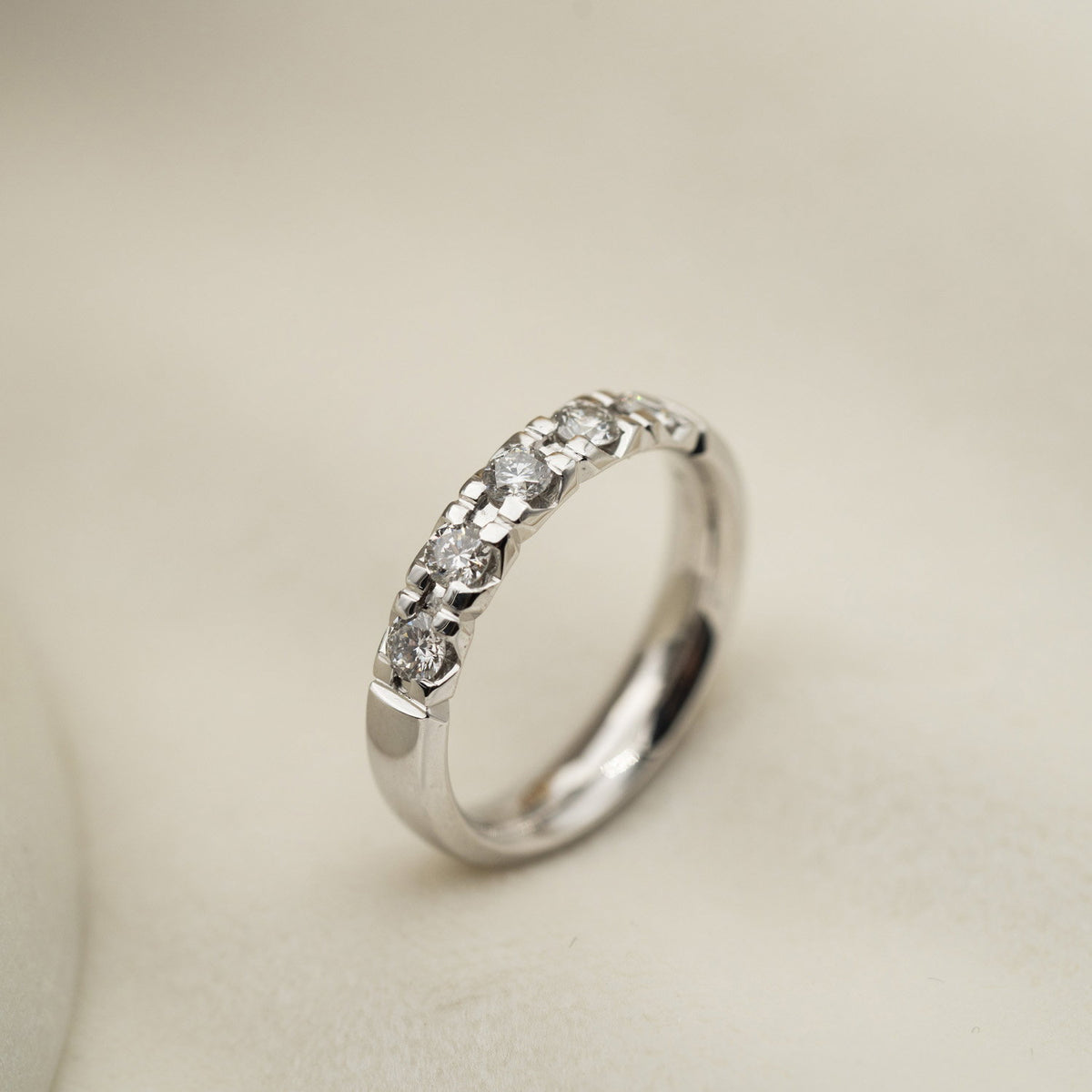 Beta ring i 14 karat hvitt gull med diamant 0,50 ct, bilde 2 av 3