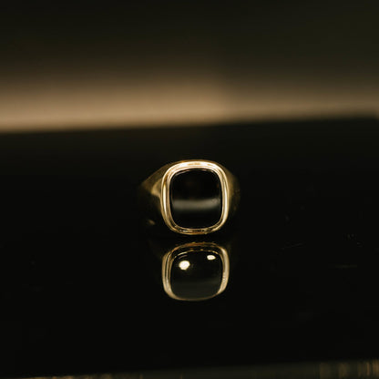 Ring i gult gull med onyks, plate 12 mm x 14 mm, bilde 2 av 4