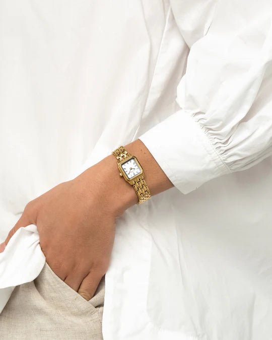 Classic Square Gullfarget Stål / Hvit 18x19mm SKU | MO334 - Bjerveur.noClassic Square Gullfarget Stål / Hvit 18x19mm SKU | MO334