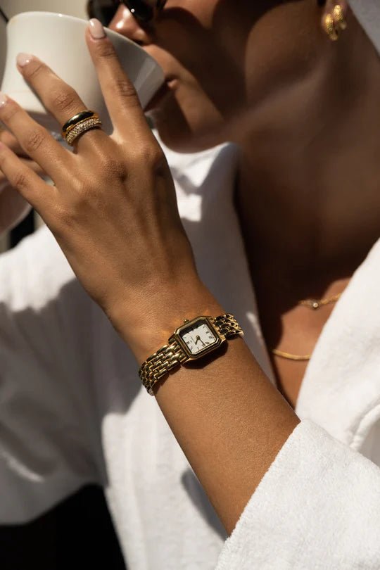 Classic Square Gullfarget Stål / Hvit 18x19mm SKU | MO334 - Bjerveur.noClassic Square Gullfarget Stål / Hvit 18x19mm SKU | MO334