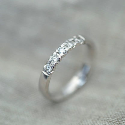 Beta ring i 14 karat hvitt gull med diamant 0,35 ct 3,8 mm, bilde 2 av 4