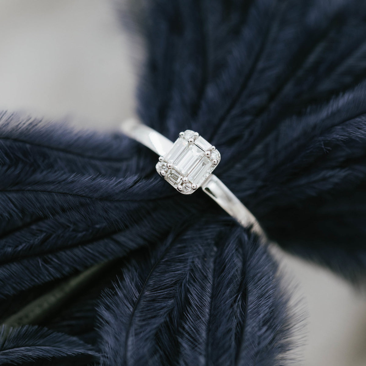 Ring i 14 karat hvitt gull med diamant 0,17 ct, 5,5 mm, bilde 3 av 4