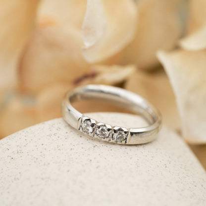 Beta ring i 14 karat hvitt gull med diamant 0,21 ct 3,8 mm, bilde 2 av 3