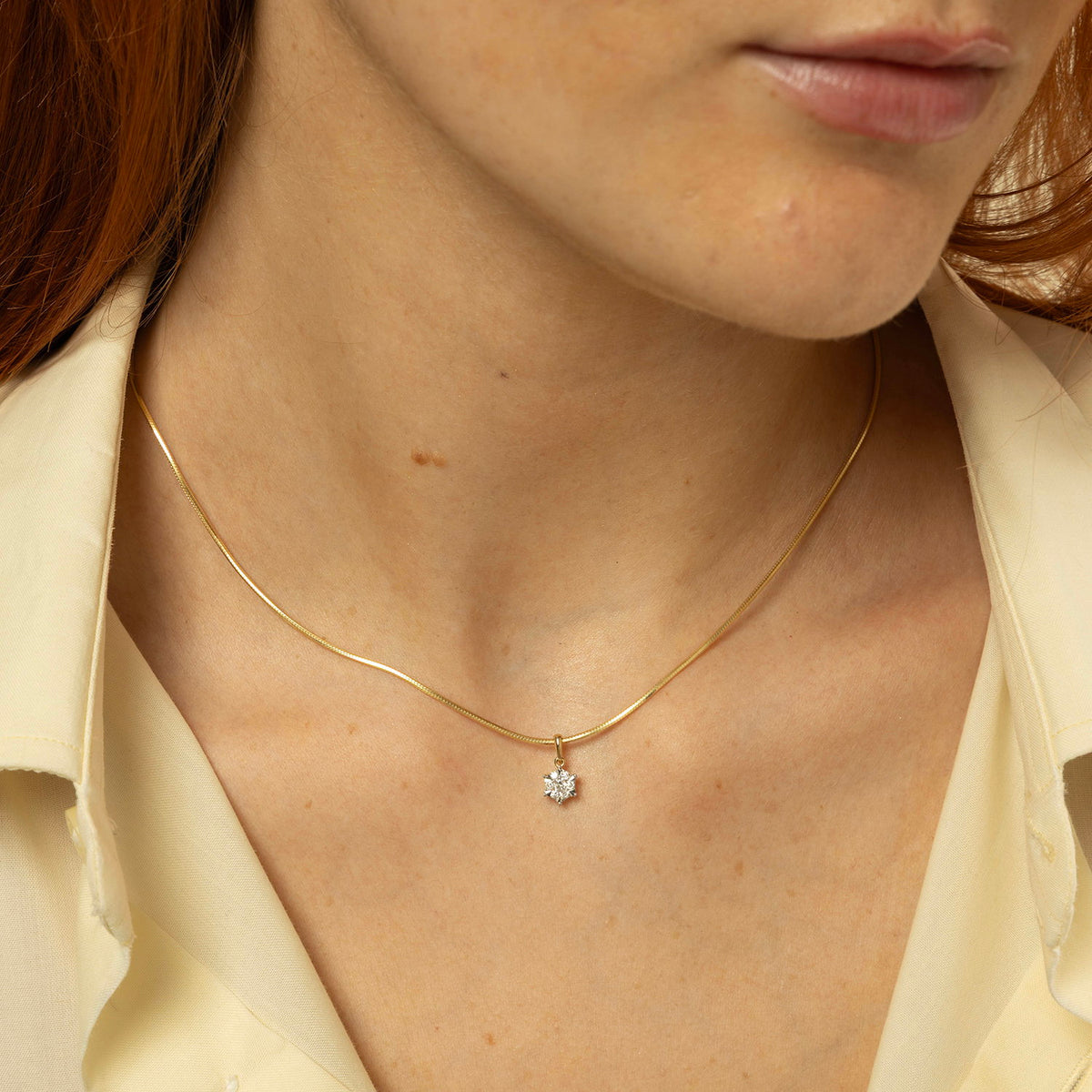 Illusjon anheng i gult gull med diamant 0,15 ct, bilde 4 av 4