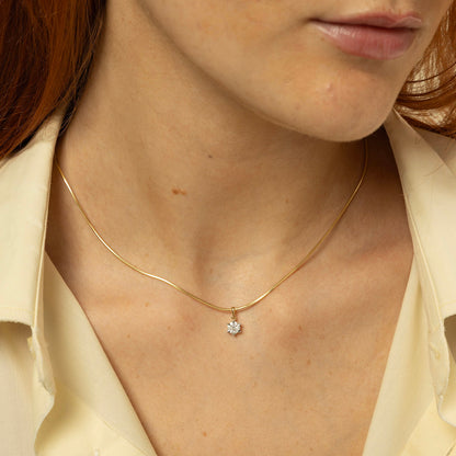 Illusjon anheng i gult gull med diamant 0,15 ct, bilde 4 av 4
