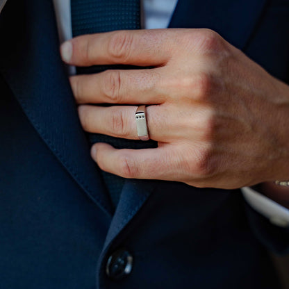 Ring i 925 sølv med sort zirkonia, 6 mm høy, bilde 2 av 8