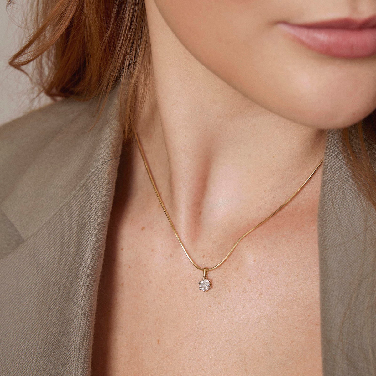 Illusjon anheng i gult gull med diamant 0,15 ct, bilde 2 av 4