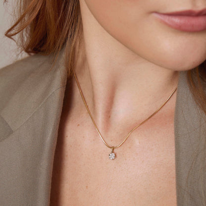 Illusjon anheng i gult gull med diamant 0,15 ct, bilde 2 av 4