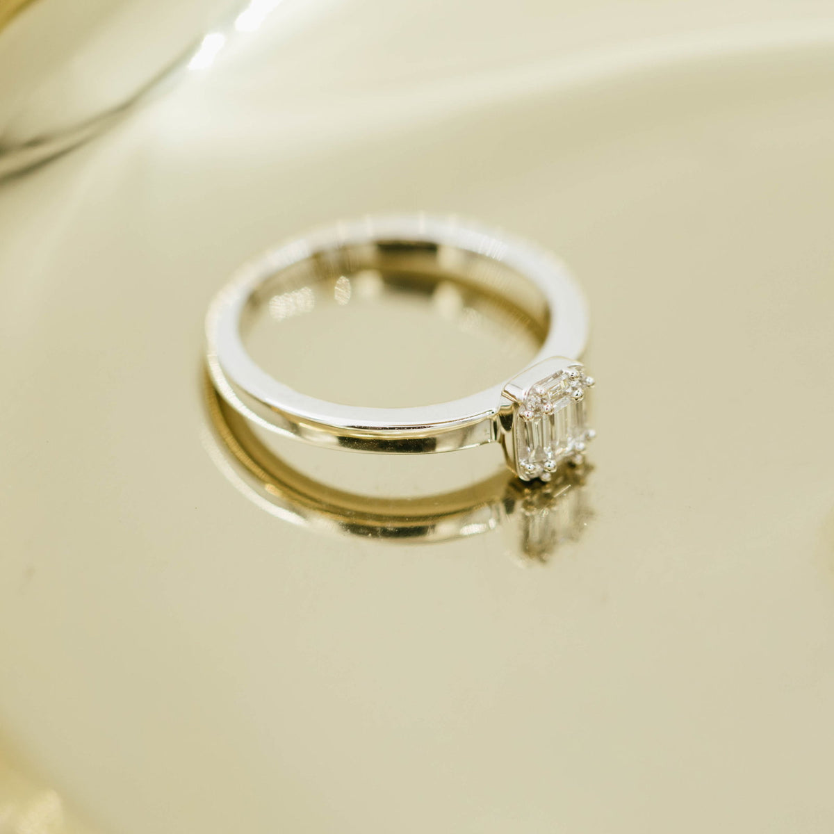 Ring i 14 karat hvitt gull med diamant 0,17 ct, 5,5 mm, bilde 4 av 4