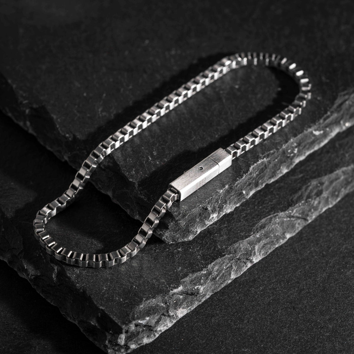 Armbånd i børstet stål 4,5 mm, 22 cm, bilde 4 av 5