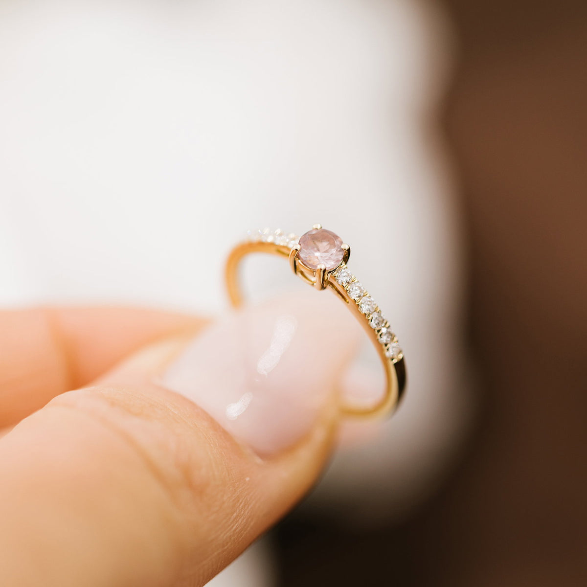Ring i 585 gult gull med diamanter og champagne granat 0,19 ct, bilde 2 av 4