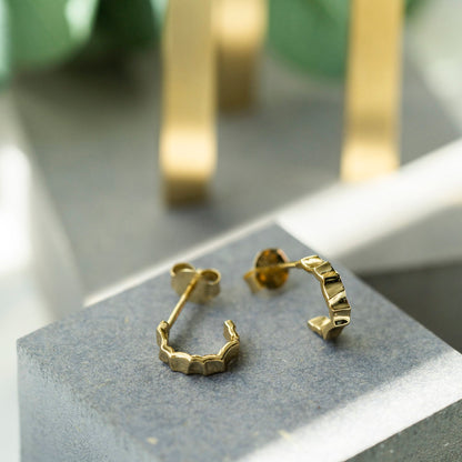 Shapes øredobber i forgylt 925 sølv med struktur, 10 mm, bilde 4 av 4