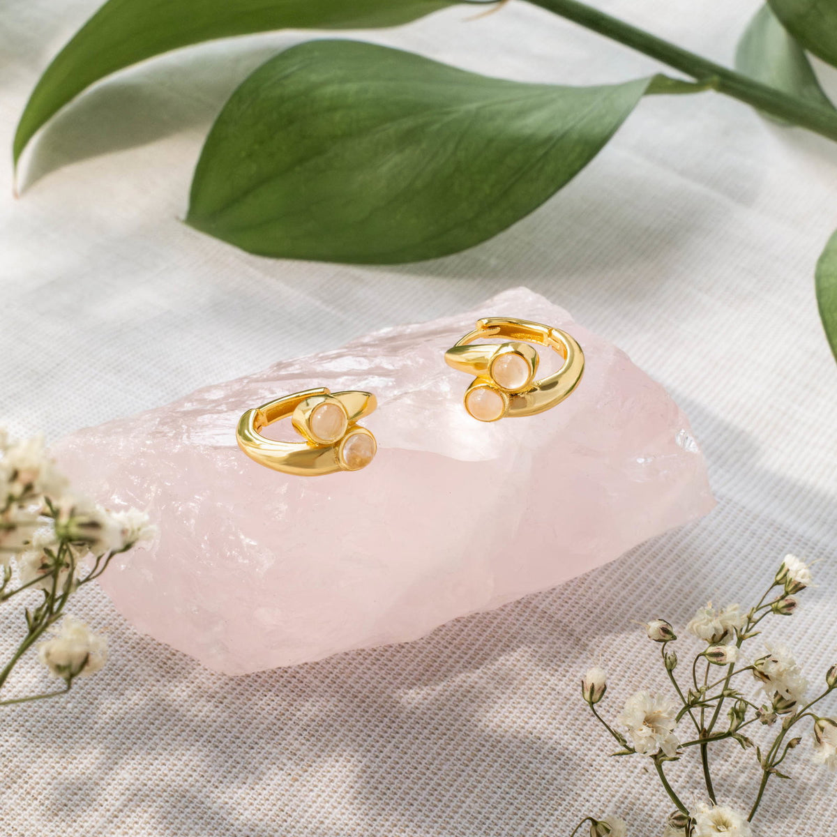 Serenity øredobber i forgylt 925 sølv med rosenkvarts, Aura hoops, bilde 3 av 4