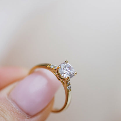 Ring i forgylt sølv med zirkonia, bredde 6,5 mm, bilde 3 av 4