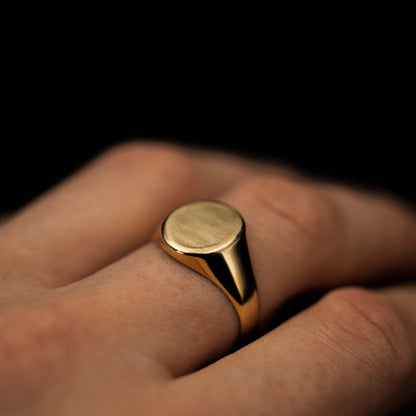 Ring i 14 karat gult gull, blank og matt, bredde 13 mm, bilde 2 av 4