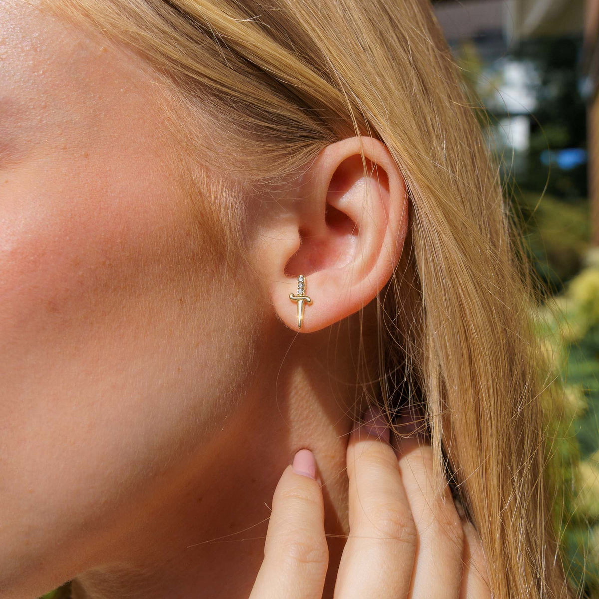 Serenity øredobber i forgylt sølv med zirkonia, 6 mm bredde, bilde 2 av 4