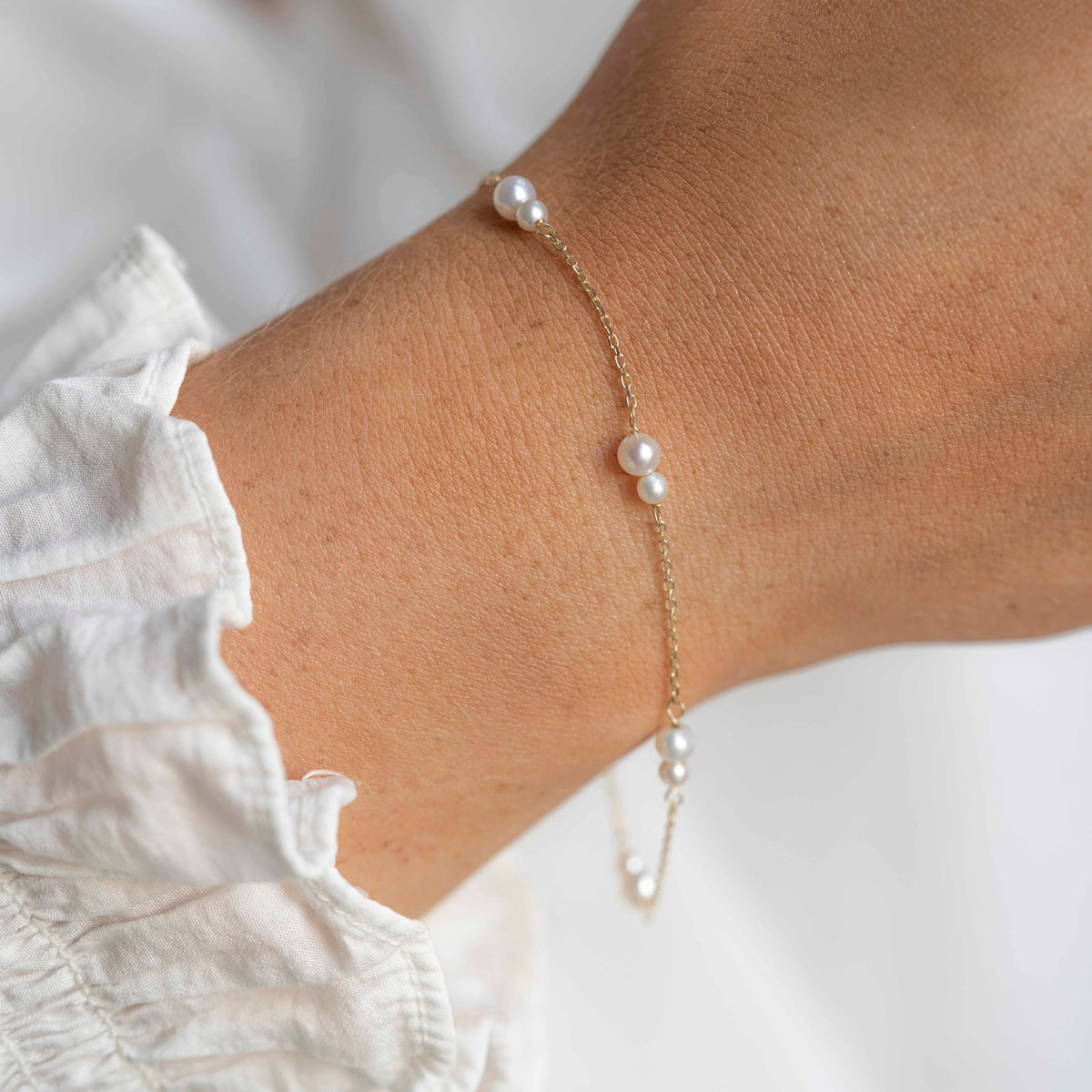 Armbånd i 14 karat gult gull med ferskvannsperler 17,5 cm, bilde 3 av 5