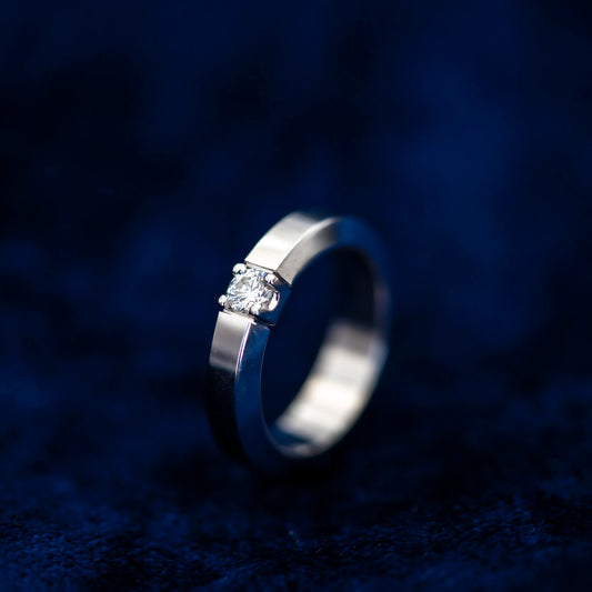 Sigma ring i 14 karat hvitt gull med diamant 0,20 ct, bilde 2 av 3