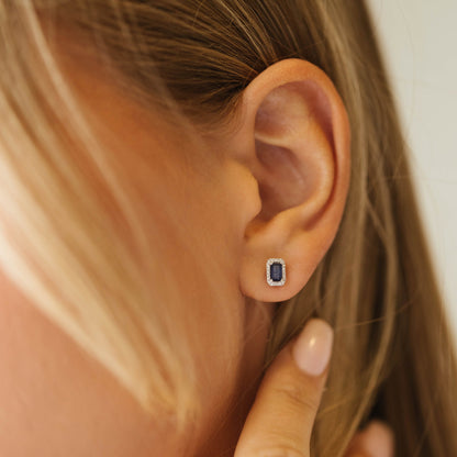 Øredobber i hvitt gull med diamant 0,07 ct og safir, bilde 3 av 4