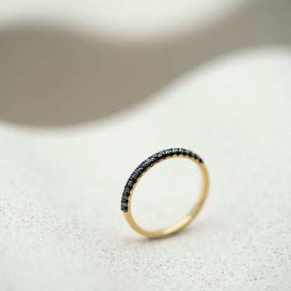 Ring i 14 karat gull med sort diamant 0,27 ct, bredde 2 mm, bilde 4 av 8