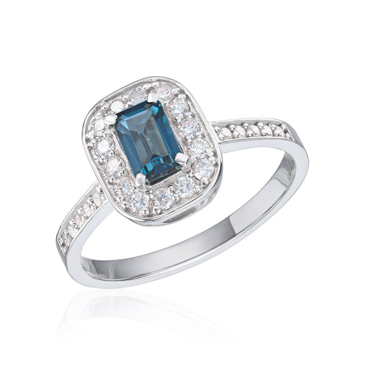 Carmen ring Brooklyn i 585 hvitt gull med diamanter og topas