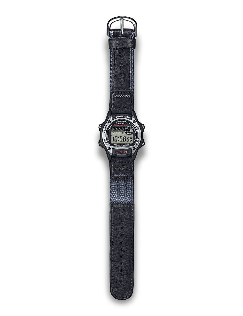 Casio Timeless W-220HF-8AVEF herreklokke i resin, bilde 2 av 2