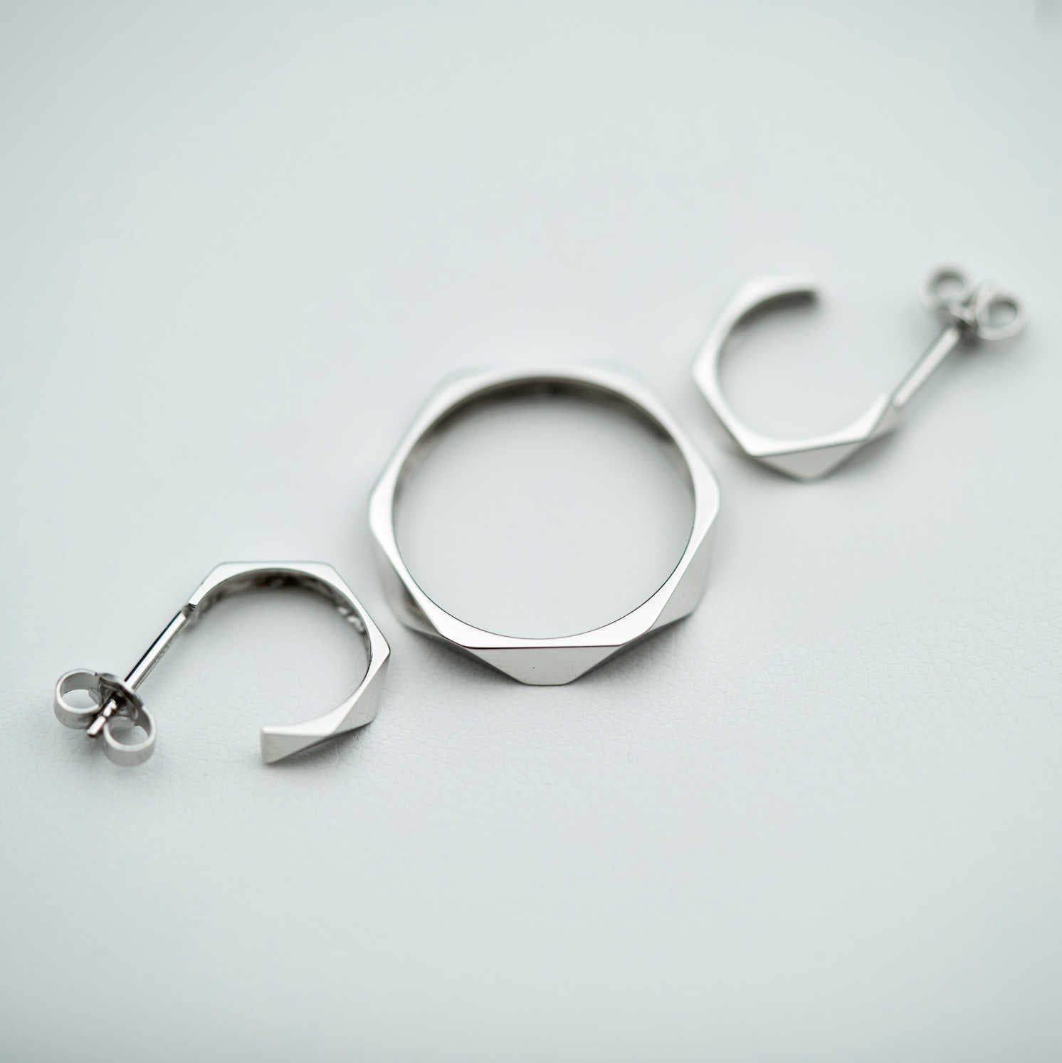 FASETTRING I HVIT GULL 12900001 - Bjerveur.noFASETTRING I HVIT GULL 12900001