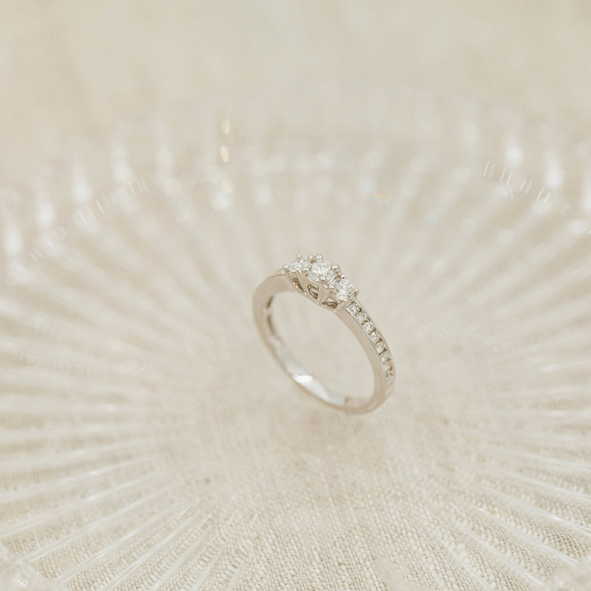 Ring i 14 karat hvitt gull med diamanter 0,45 ct, bilde 2 av 4