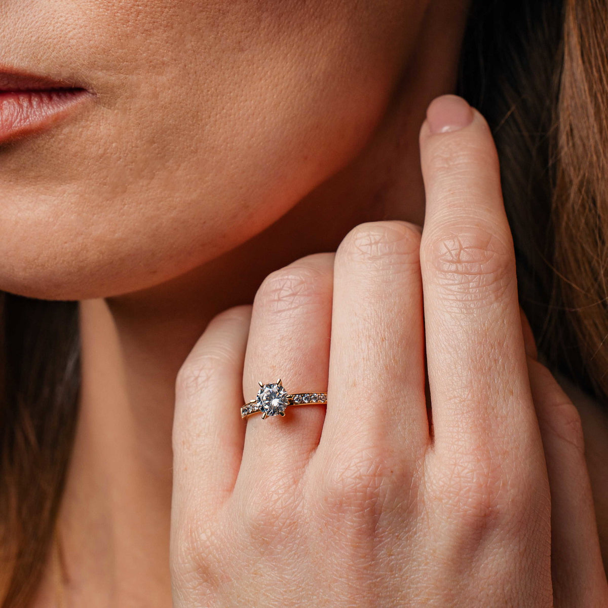 Crown ring i gull med lab-grown diamant