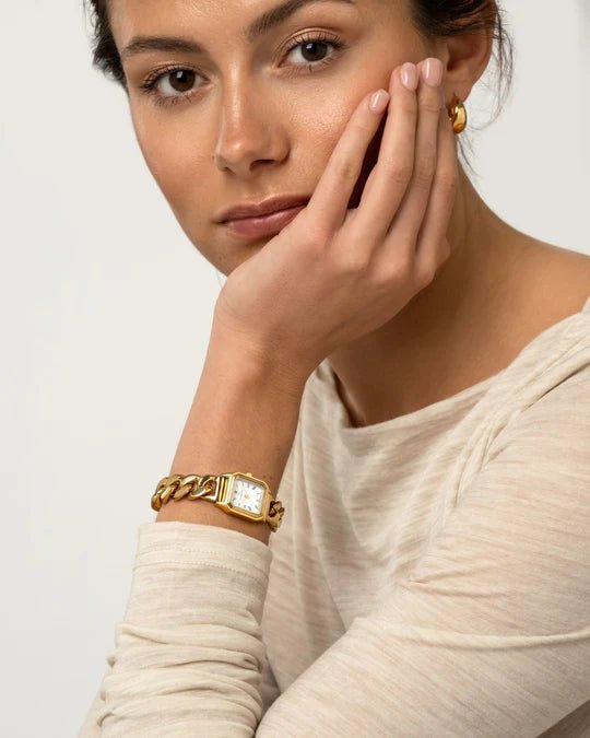 Grace Gullfarget / Hvit 18x19mm SKU | MO303 - Bjerveur.noGrace Gullfarget / Hvit 18x19mm SKU | MO303